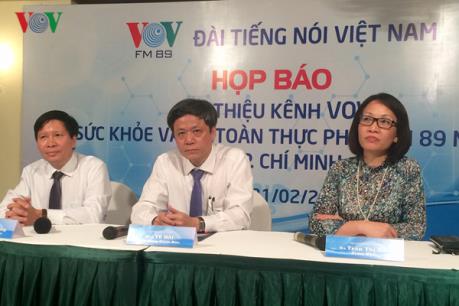 Phó Thủ tướng Vũ Đức Đam nhấn nút khởi động Kênh phát thanh Sức khỏe và ATTP