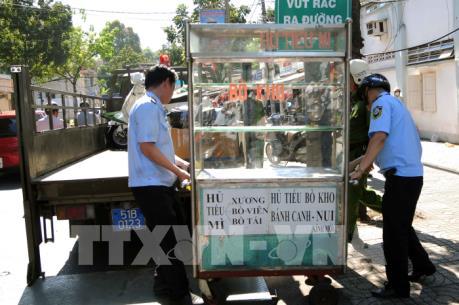 Cuộc chiến giành lại vỉa hè ở quận 1, TP HCM: Giới luật sư nói gì?