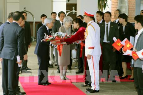 Nhà vua và Hoàng hậu Nhật Bản gặp mặt các nhân viên tình nguyện của JICA tại Việt Nam