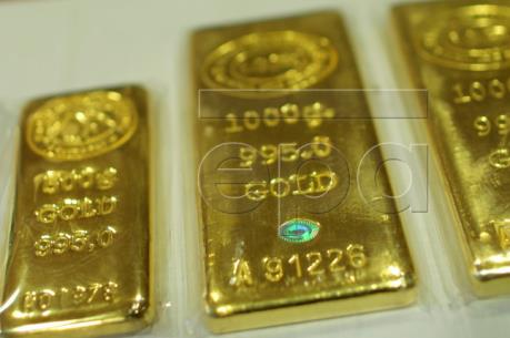 Giá vàng thế giới tiếp tục giảm
