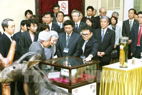 Nhà vua và Hoàng hậu Nhật Bản tham quan Bảo tàng Sinh học