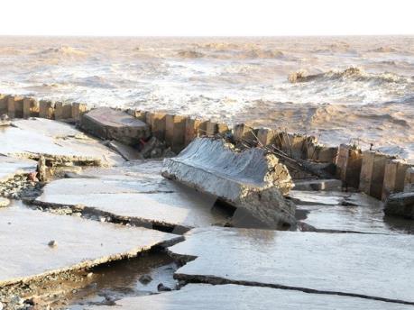 Kè đê biển Gành Hào và Nhà Mát ở Bạc Liêu tiếp tục bị sạt lở