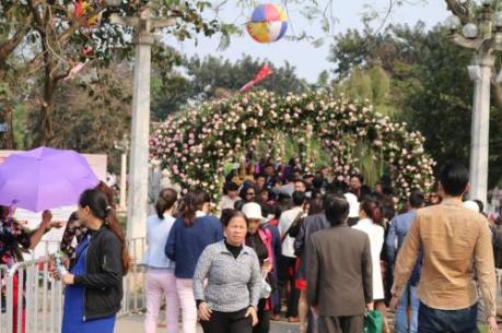 Lễ hội hoa hồng Bulgaria: Loạn giá vé trong ngày đầu mở cửa