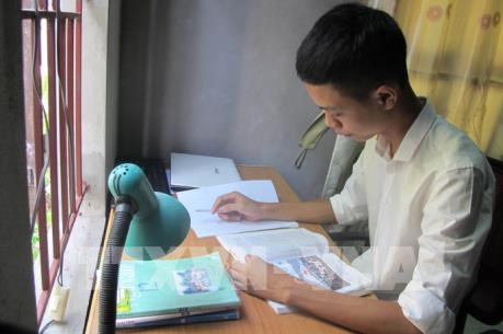 Thủ khoa 3 khối thi chia sẻ bí quyết ôn thi THPT quốc gia