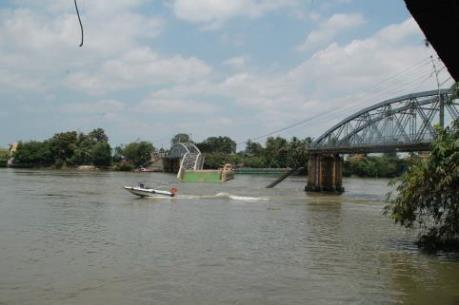 Truy tố hai đối tượng làm sập cầu Ghềnh gây hậu quả đặc biệt nghiêm trọng