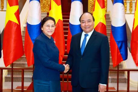 Thủ tướng Nguyễn Xuân Phúc tiếp Chủ tịch Quốc hội Lào