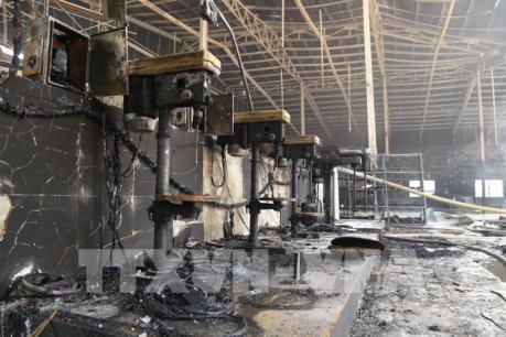 Cháy lớn tại công ty sản xuất đồ gỗ nội thất, thiệt hại hàng tỷ đồng