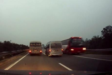 Sẽ "cấm cửa" các xe ô tô đi ngược chiều trên đường cao tốc