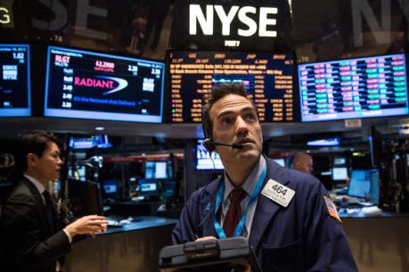 Hai chỉ số chủ chốt trên thị trường chứng khoán Mỹ đi xuống