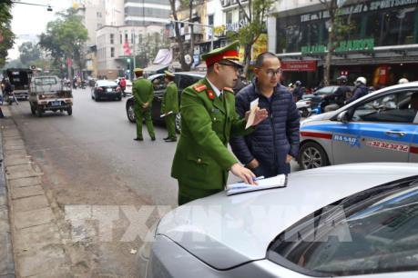Hà Nội vận động hộ kinh doanh "trả lại" vỉa hè cho người đi bộ