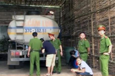 Bắt giữ gần 30 đối tượng rút ruột xăng dầu