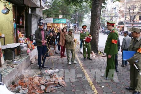 Lập lại trật tự vỉa hè tại Hà Nội: Tạm giữ đối tượng chống người thi hành công vụ