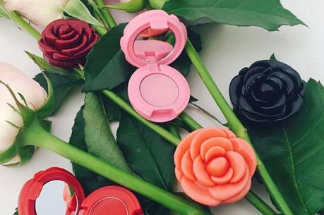 Sau Red Recipe, 3CE lại “đốn tim” chị em bằng son dưỡng Pot Lip hình hoa hồng