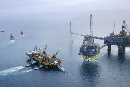 Trung Quốc chế tạo máy rải đường ống dẫn dầu khí dưới đáy biển lớn nhất thế giới