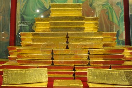 Vàng mất giá khoảng 2% trong tuần này