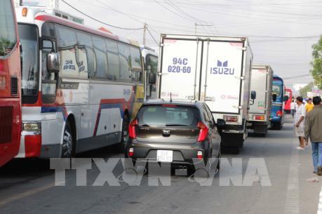 Ùn tắc hàng giờ trên quốc lộ 1A đoạn qua Thánh đường Tắc Sậy, Bạc Liêu