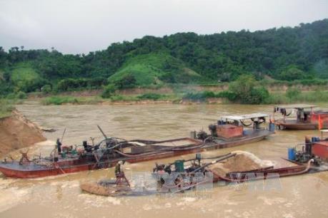 Nhiều tàu hút cát trái phép trên sông Đuống, Bắc Ninh