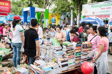 Hội sách mùa Xuân 2017: Giới thiệu nhiều combo sách hấp dẫn