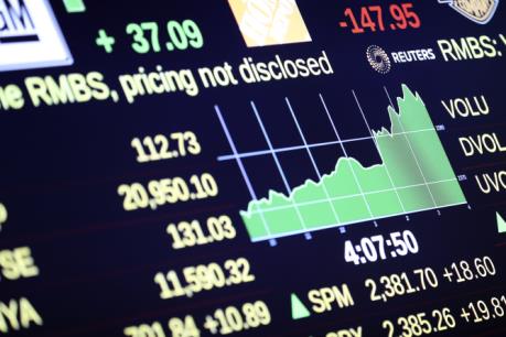 Màu xanh phủ khắp các sàn chứng khoán Âu-Mỹ