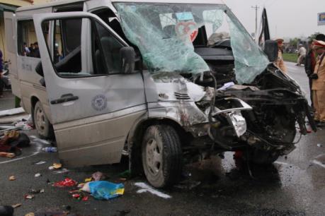 Đi xe khách, ngồi chỗ nào là an toàn nhất?