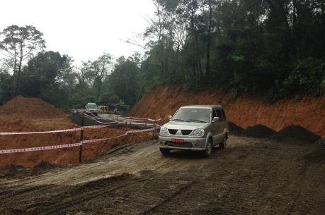 Vướng đền bù, Quốc lộ 24 vẫn chưa thông tuyến