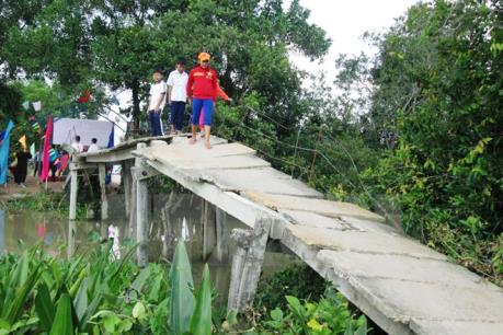 Xây cầu dân sinh ở khu vực đặc biệt khó khăn