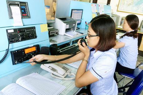 Hỗ trợ cứu các ngư dân của tàu cá NA 96988 gặp nạn ở trên biển