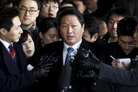 Bê bối chính trị tại Hàn Quốc: Chủ tịch Tập đoàn SK bị thẩm vấn