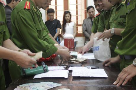 Hà Nội: Bắt 2 đối tượng mua bán trái phép chất ma túy