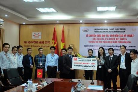 Toyota tiếp tục tài trợ thiết bị đào tạo cho 5 trường đại học, cao đẳng