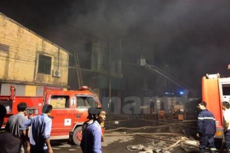 Cháy lớn tại xưởng sản xuất giấy ở thị xã Từ Sơn, Bắc Ninh