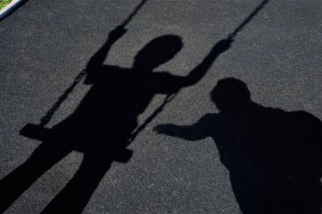 Làm gì để gỡ vướng trong xử lý các vụ xâm hại trẻ em?