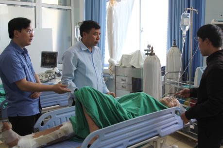 Xe container và xe tải cùng lao xuống vực sau cú tông mạnh tại đèo Hoàng Liên Sơn