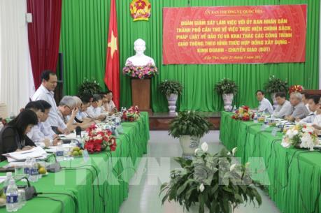 Đoàn giám sát UBTVQH thị sát các dự án BOT giao thông ở Cần Thơ