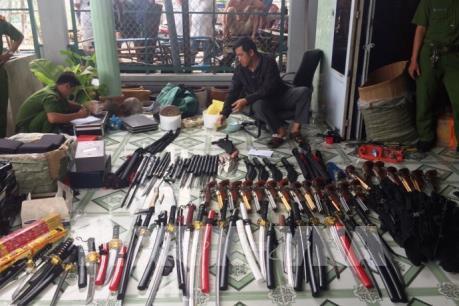 Thu giữ 62 quả lựu đạn và lượng lớn vũ khí quân dụng tại Tây Ninh