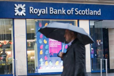 Nhiều ngân hàng Anh bị chất vấn vì "giúp" các nghi phạm Nga rửa tiền