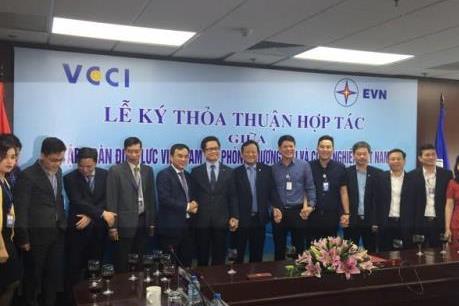 EVN và VCCI ký hợp tác để đánh giá mức độ hài lòng dịch vụ điện