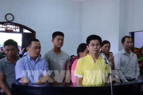 Xét xử sơ thẩm vụ án lợi dụng ảnh hưởng đối với người có chức vụ để trục lợi