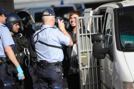 Thụy Sĩ triển khai thử nghiệm camera mini cho cảnh sát giao thông