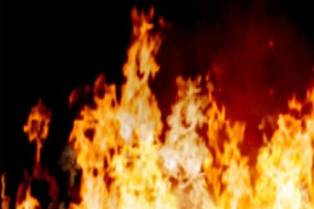 TP Hồ Chí Minh: Huy động 15 xe dập đám cháy lớn sát chợ hóa chất Kim Biên