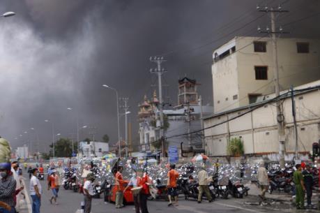 Cháy lớn tại KCN Trà Nóc, Cần Thơ: Sơ tán dân quanh khu vực hỏa hoạn