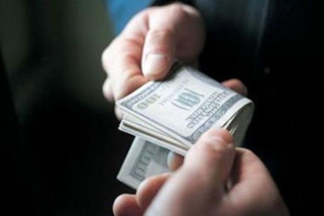 Xem xét đình chỉ công tác Trưởng phòng Tư pháp nhận hối lộ