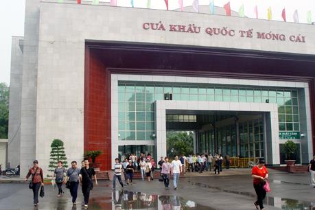 Cửa khẩu Móng Cái đón hơn 10.000 lượt khách du lịch Trung Quốc mỗi ngày cuối tuần