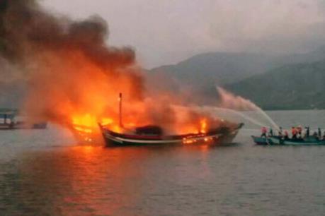 Thanh Hóa: Cháy bình ga trên tàu cá
