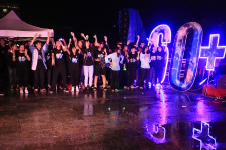 Những hình ảnh Lễ Tắt đèn hưởng ứng Giờ Trái đất năm 2017