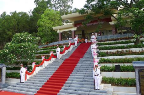 Khu Di tích Kim Liên tiếp nhận mẫu tượng Nguyễn Tất Thành – Nguyễn Sinh Sắc