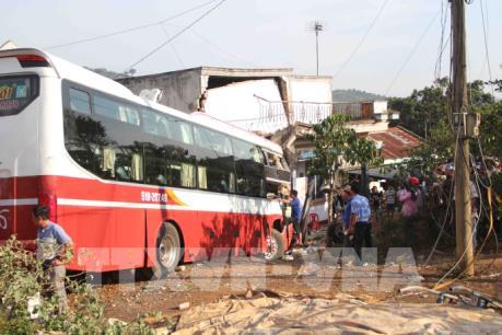 Lâm Đồng: Xe khách Thành Bưởi và Phương Trang đâm nhau, nhiều người thương vong