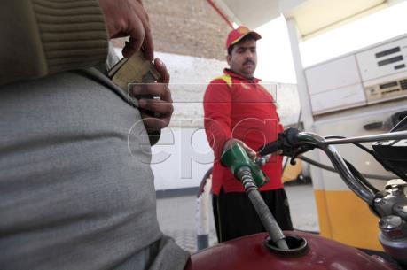 Giá dầu châu Á chịu áp lực trước hoạt động khoan dầu gia tăng của Mỹ