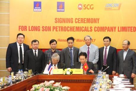 Dự án Tổ hợp hóa dầu miền Nam ký 3 hợp đồng liên quan đến vốn và khí