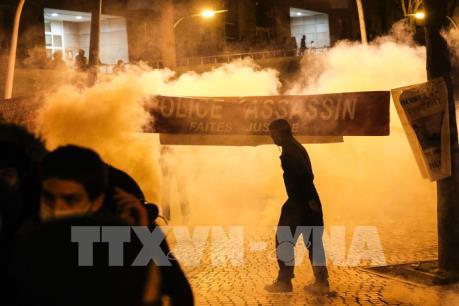 Cảnh sát Pháp bắt giữ thêm nhiều người biểu tình quá khích